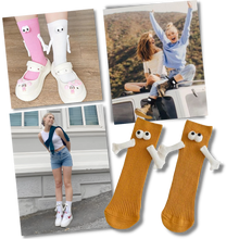 Load image into Gallery viewer, Divertenti calzini con mani magnetiche - Ozerty