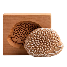 Load image into Gallery viewer, Stampo tagliabiscotti in legno
