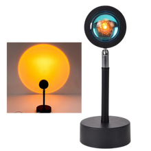 Carica l&#39;immagine nel visualizzatore di Gallery, Lampada da scrivania a LED con proiettore di luce colorata
