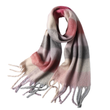 Load image into Gallery viewer, Sciarpa invernale da donna a quadri
