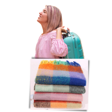 Load image into Gallery viewer, Sciarpa invernale da donna a quadri - Ozerty
