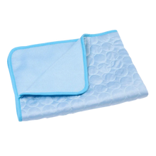 Load image into Gallery viewer, Cuscinetto di raffreddamento per animali domestici in seta -Azzurro/XSAzzurro/SAzzurro/MAzzurro/LAzzurro/XL - Ozerty
