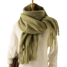 Load image into Gallery viewer, Sciarpa da donna Cozy Elegance -Verde militare - Ozerty
